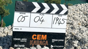 Cem Karaca Filminde Emel Sayın Sürprizi