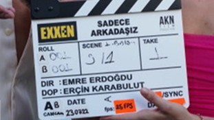 Kubilay Aka ve Hazar Ergüçlü Sadece Arkadaşız Dizinde Buluştu