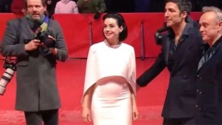 Özgü Namal'ın Sarı Zarflar Filmiyle İlgili Gelen Soruya Verdiği Cevap Şaşırttı!