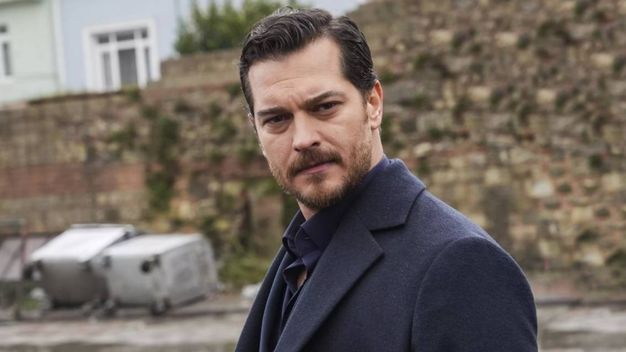Çağatay Ulusoy Uykusuz Adam Filmiyle Beyazperdede! Çağatay Ulusoy'un Partneri Kim?