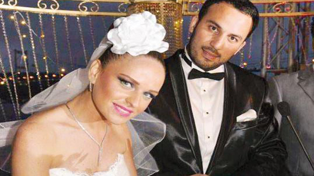 Dokuz yıllık evli ünlü çiftten üzücü haber geldi boşanıyorlar!