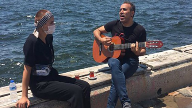 Haluk Levent'in gitar çaldığı kadının hastalığı sahte çıktı