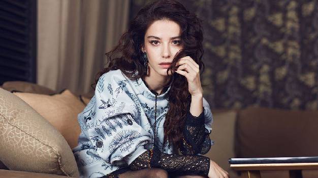 Özge Gürel Yeni Bir Anlaşma İmzaladı