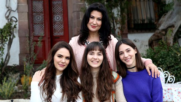 Üç Kız Kardeş dizisi En İyi Dizi Ödülü'nü aldı