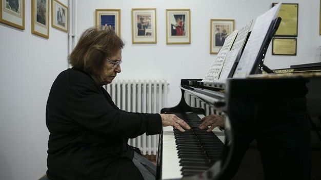 Ünlü piyano virtüözü Ayşegül Sarıca hayatını kaybetti