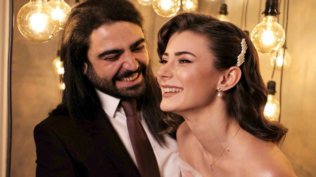 Ünlü şarkıcı Selçuk Balcı Ahsen Kartoğlu ile nişanlandı