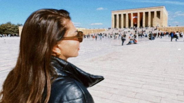 Ünlü Şarkıcıdan Cumhuriyet Bayramı’nda Anıtkabir'e Ziyaret