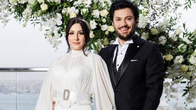 Yasemin Sakallıoğlu ile Burak Yırtar Evlendi