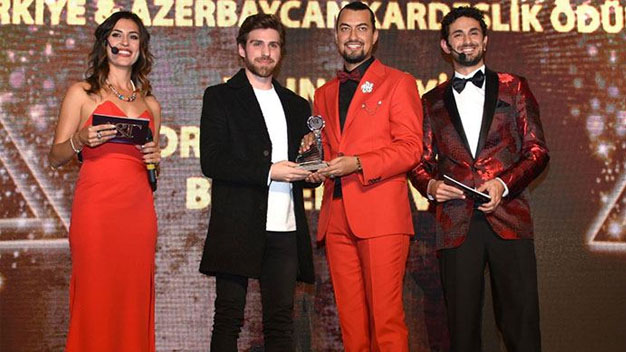 Zalim İstanbul’un Nedim’i Berker Güven’e Yılın En İyi Drama Oyuncusu ödülü verildi!